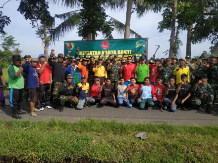 Kerja Bakti di Afvour Wadaan Desa Kalipepe Yosowilangun Lumajang